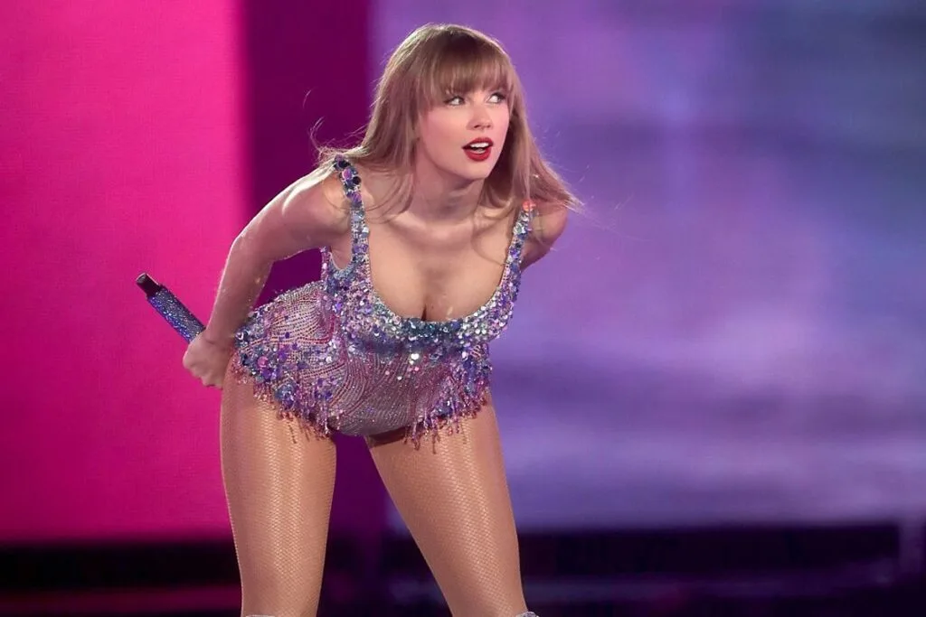 Selena Gomez vs Taylor Swift